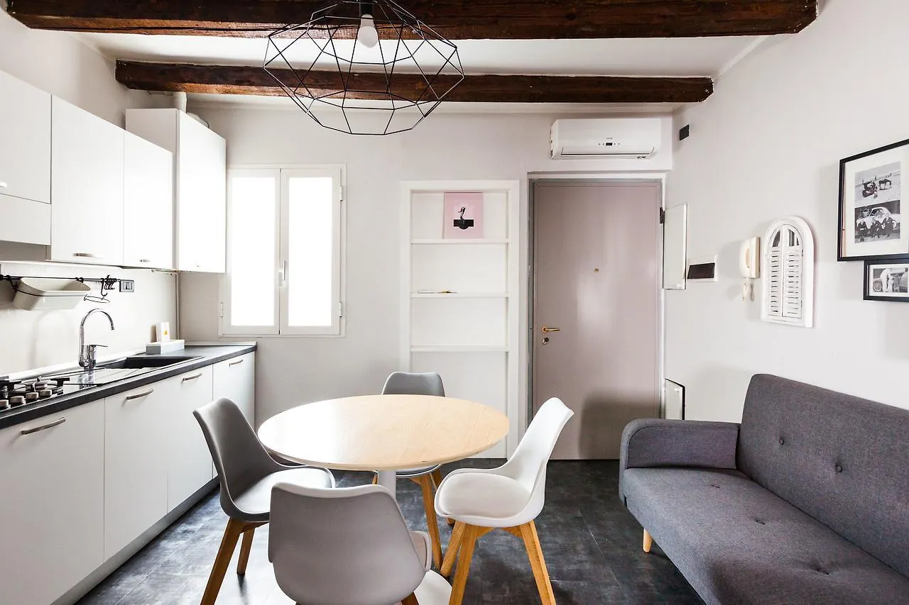 Lima Apartments ميلان 0*,  إيطاليا